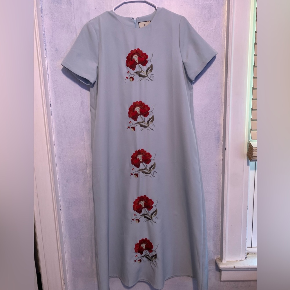 Tuckernuck Dress, midi size M, beautiful embroidery excellent condition